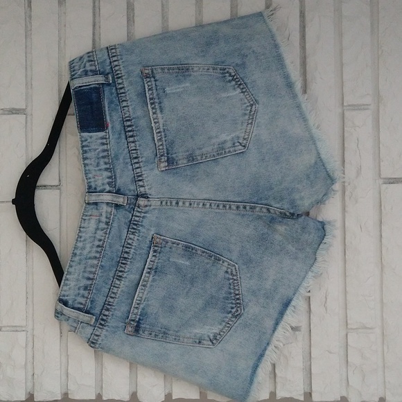 Denim shorts, unique and very cute for the summer. - Picture 4 of 7